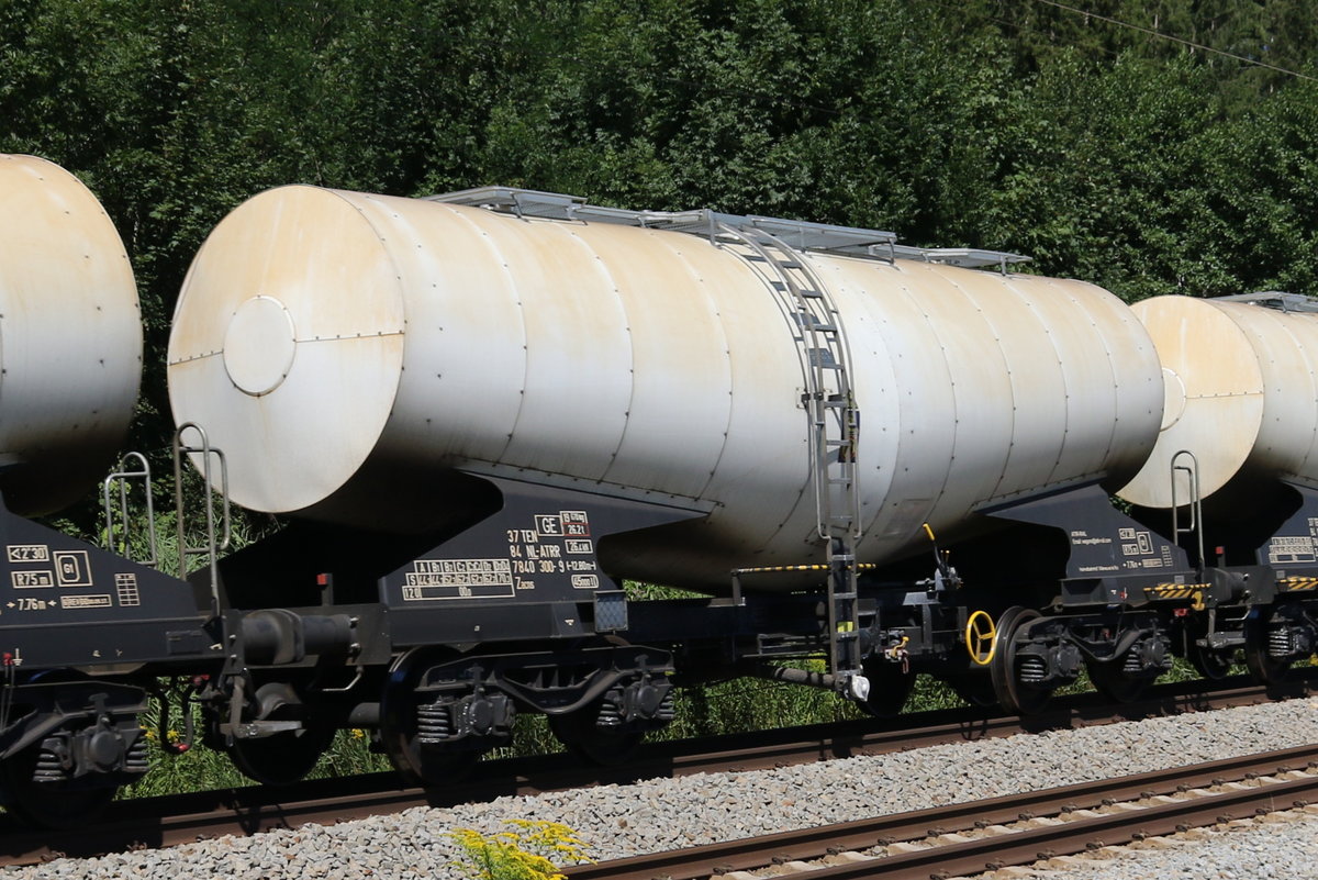 7840 300 (Zacns) von  Atir-Rail  am 18. August 2019 bei Grabenst�tt.