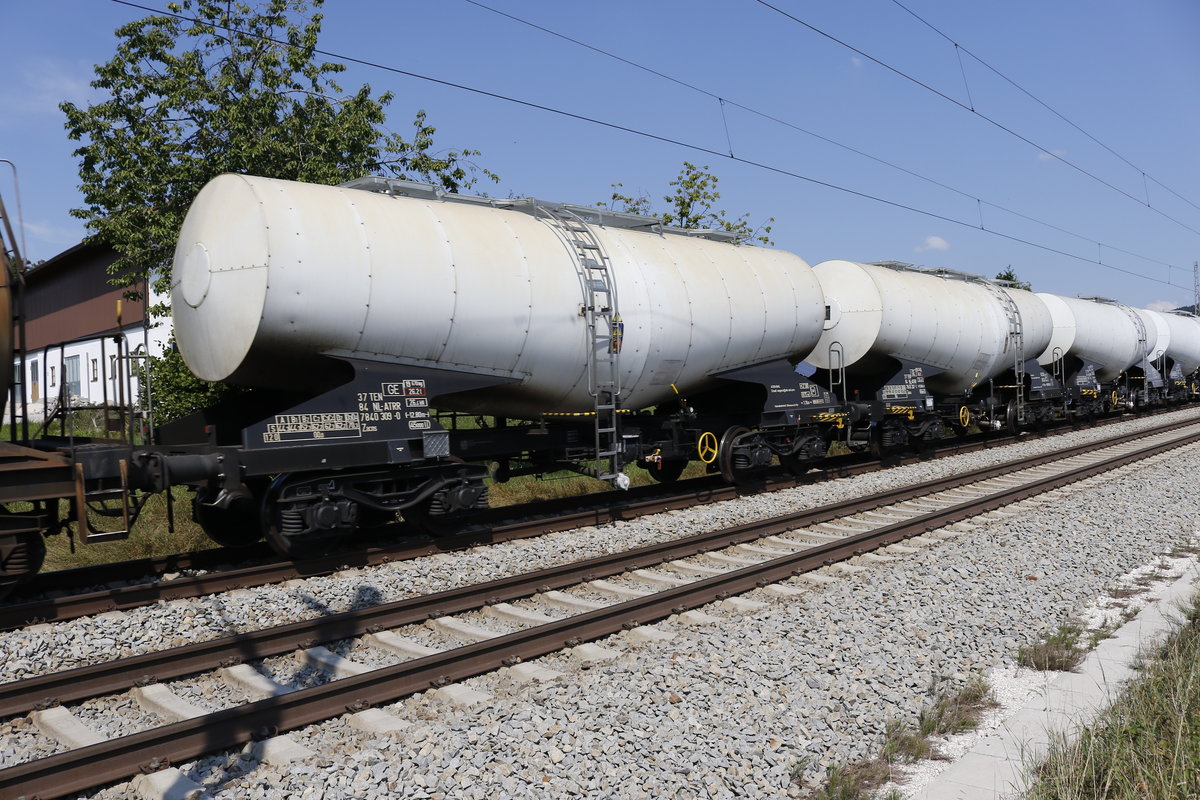7840 309 (Zacns) von  ATIR-RAIL  am 19. August 2018 bei Grabenst�tt.