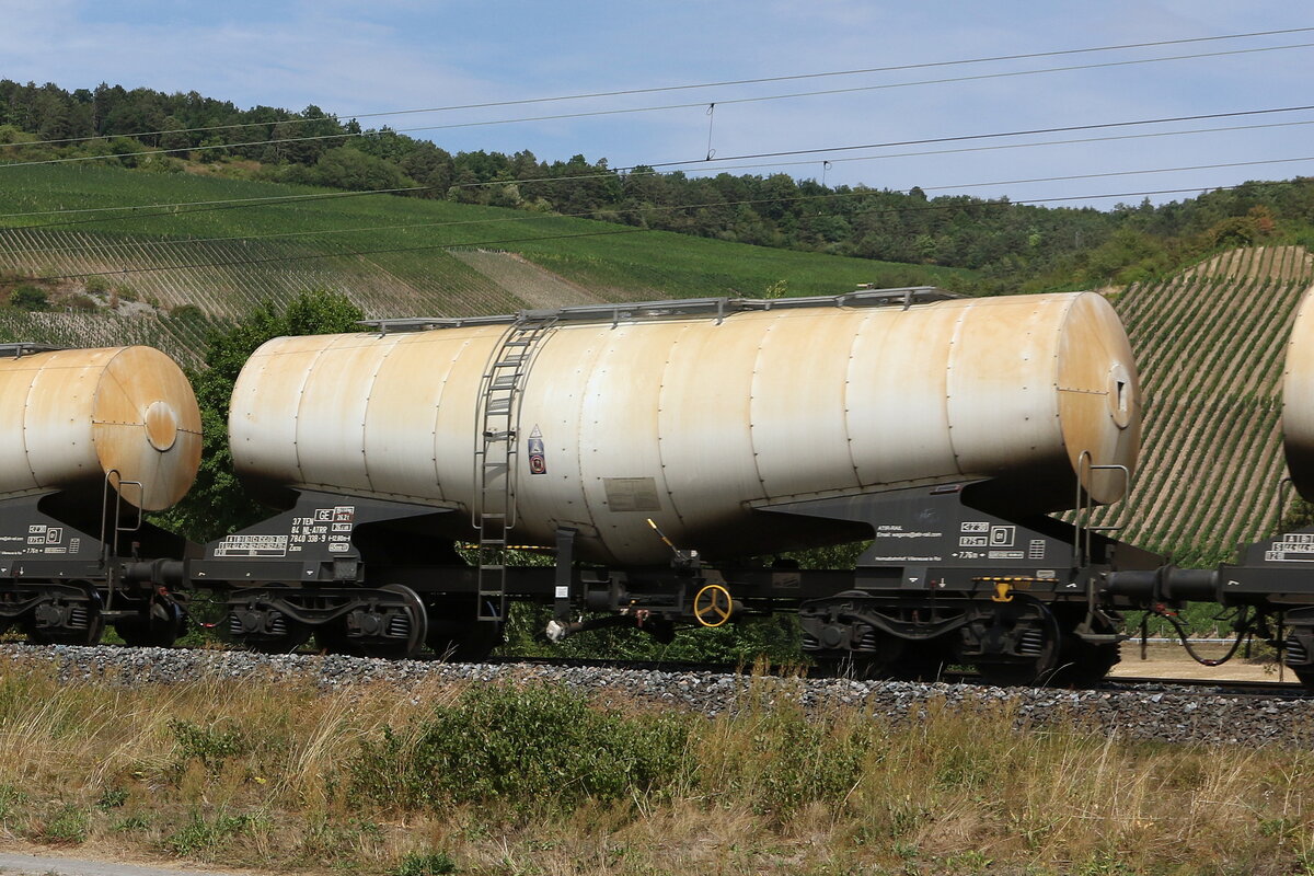 7840 338 (Zacns) von  ATIR-Rail  am 5. August 2022 bei Th�ngersheim.
