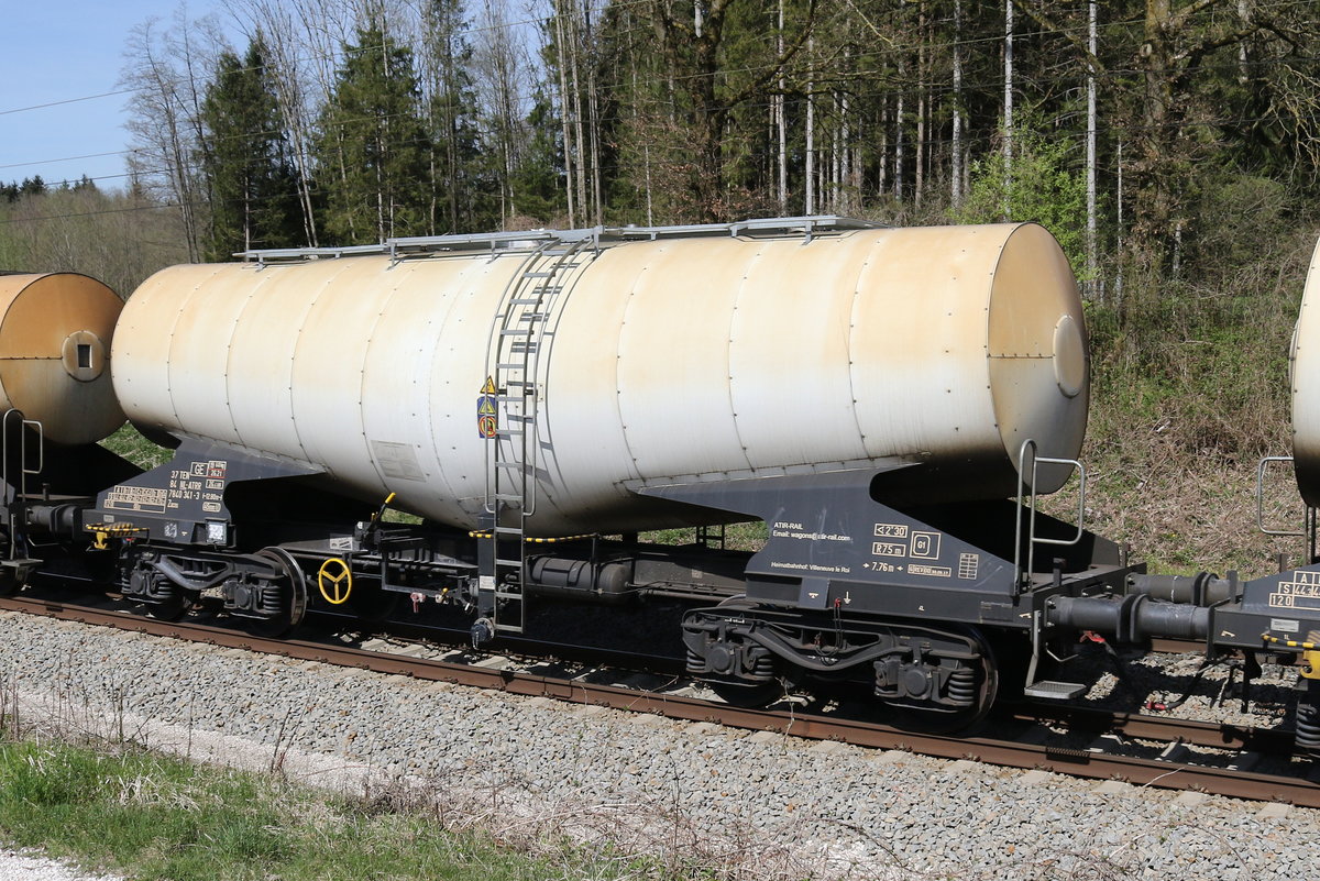 7840 341 (Zacns) von  ATIR-Rail  am 15. April 2020 bei Grabenst�tt.