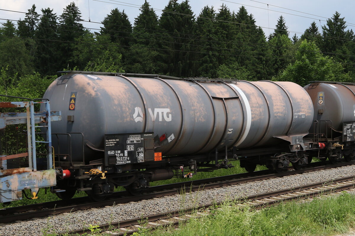 7840 737 (Zacns) von  VTG  am 10. Juni 2021 bei Grabenst�tt.