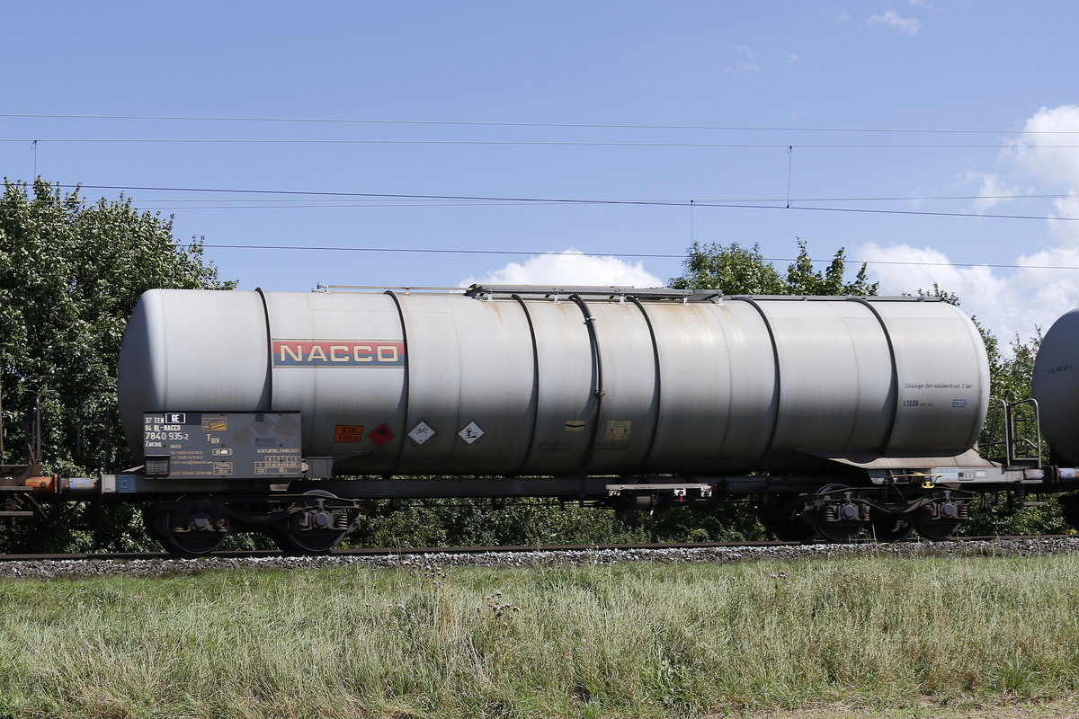 7840 935-2 (Zacns) von  NACCO  am 19. August 2017 bei Th�ngersheim.