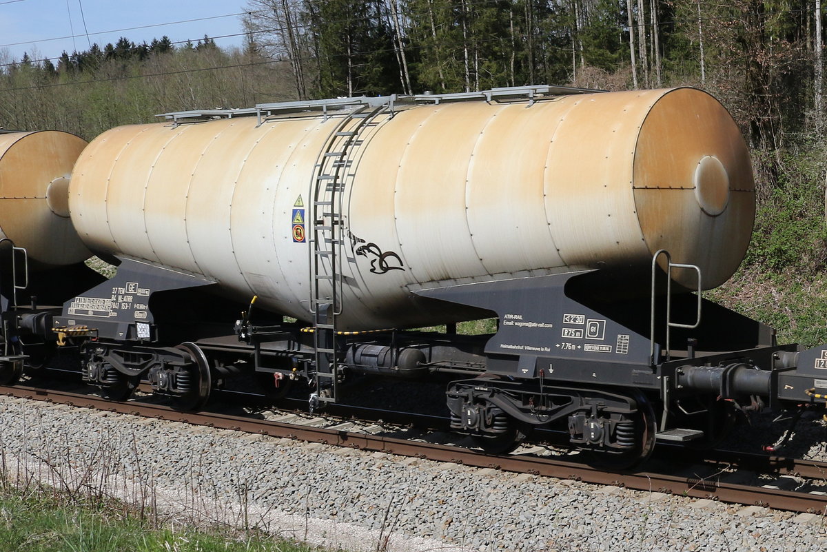 7841 153 (Zacns) von  ATIR-Rail  am 15. April 2020 bei Grabenst�tt.