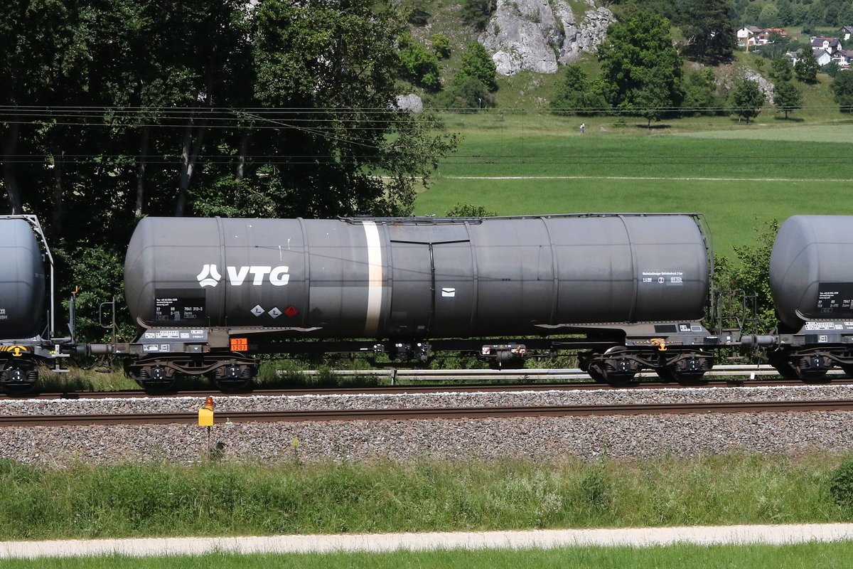 7841 313 (Zacns) von  VTG  am 24. Juni 2020 bei Dollnstein/Altm�hltal.