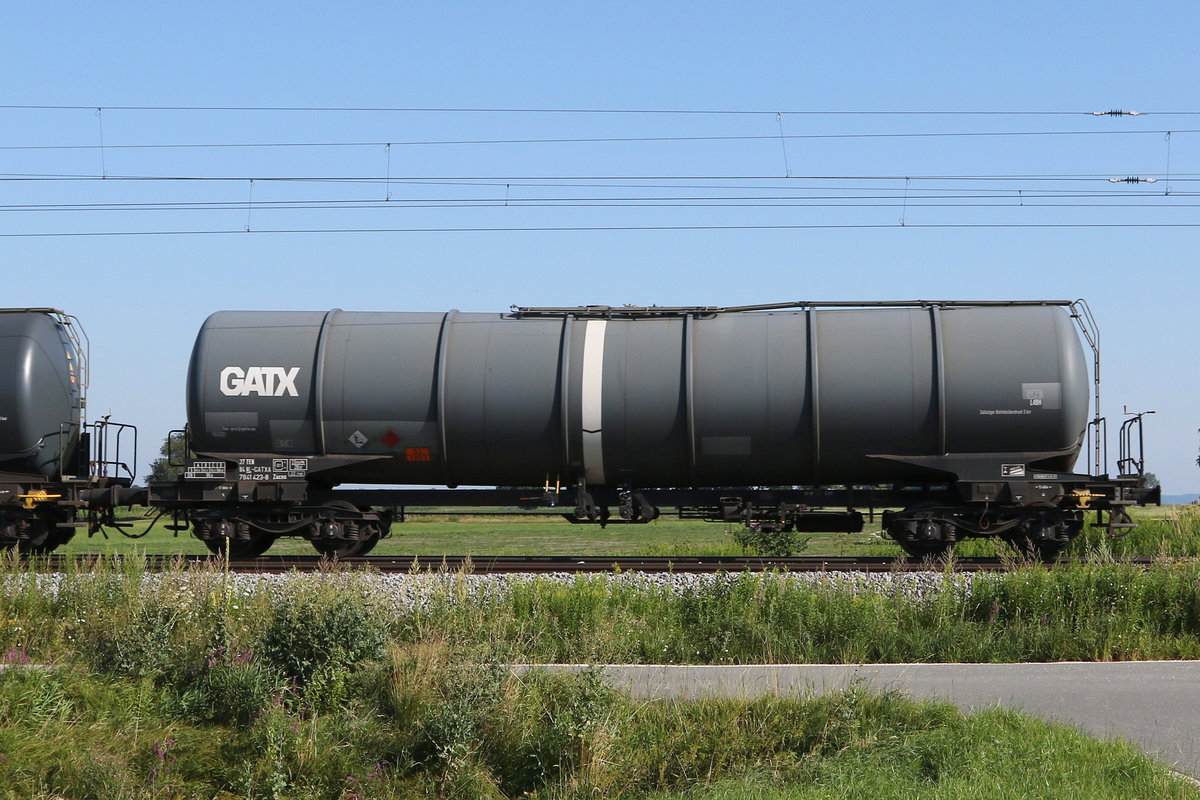 7841 423 (Zacns) von  GATX  am 30. Juli 2020 bei �bersee im Chiemgau.