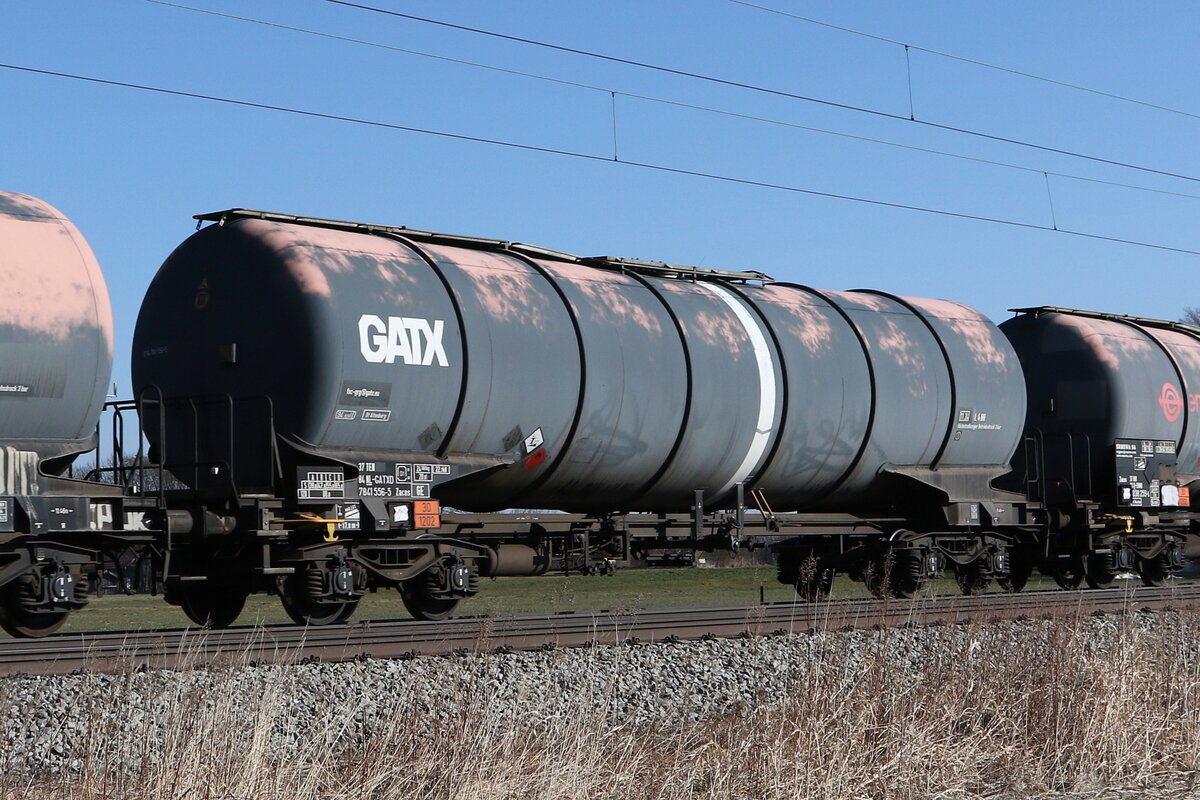 7841 556 (Zacns) von  GATX  am 28. Februar 2022 bei �bersee.