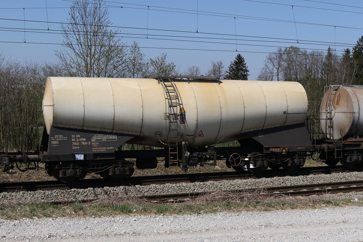 7841 764 (Zacns) von  ATIR-Rail  am 8. April 2020 bei Grabenst�tt.