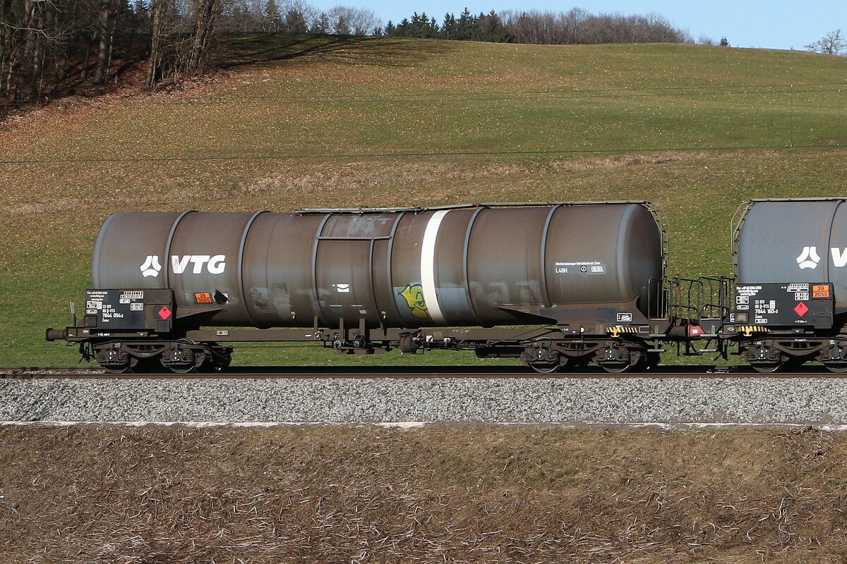 7844 054 (Zans) von  VTG  am 28. Februar 2026 bei Axdorf im Chiemgau.