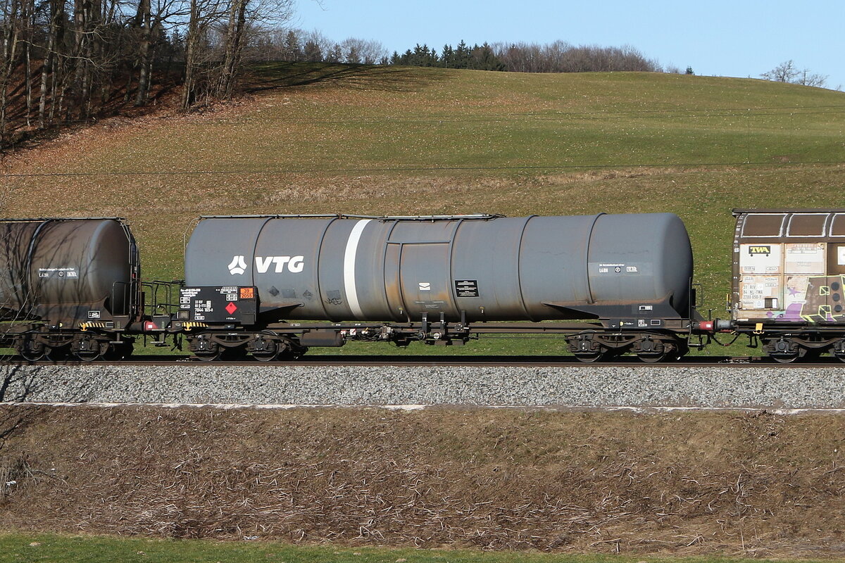 7844 165 (Zans) von  VTG  am 28. Februar 2026 bei Axdorf.