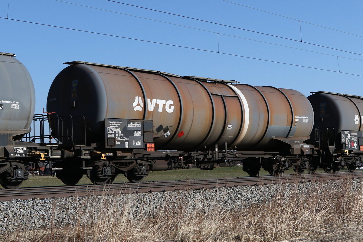 7844 429 (Zans) von  VTG  am 28. Februar 2022 bei �bersee.