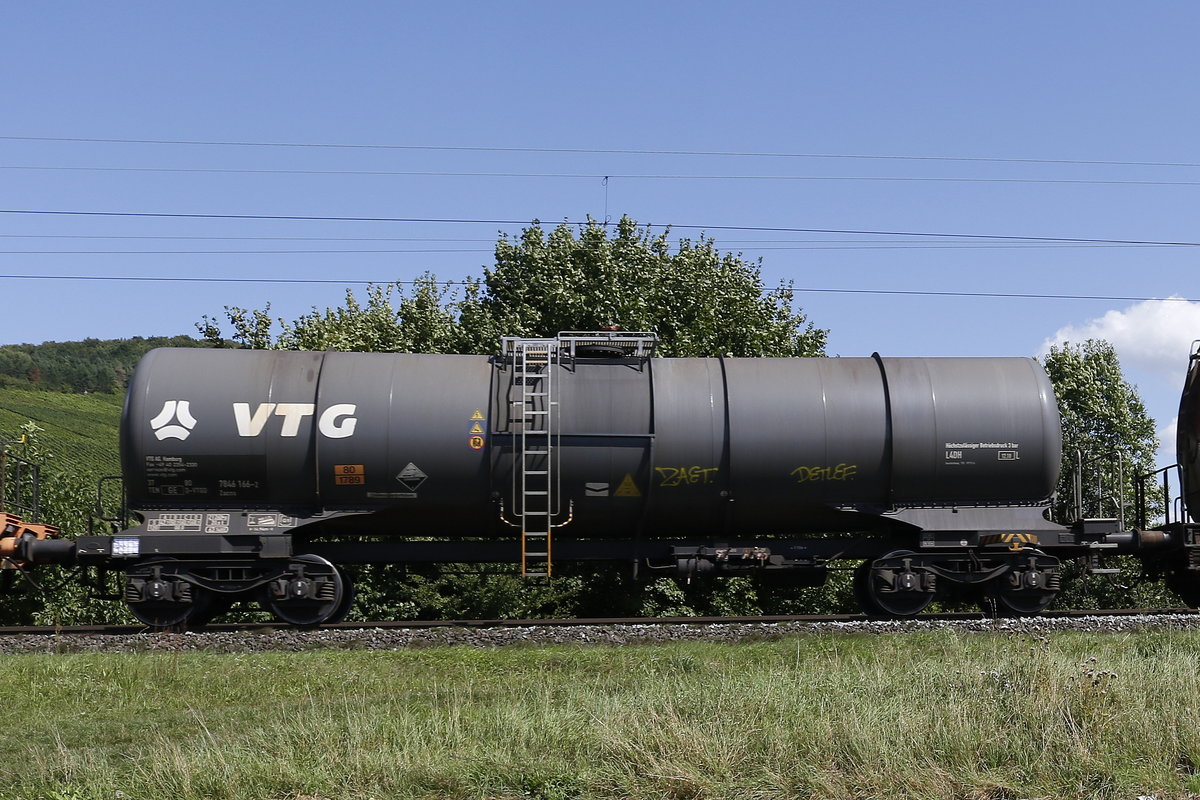 7846 166-2 (Zacns) von  VTG  am 19. August 2017 bei Th�ngersheim im Maintal.