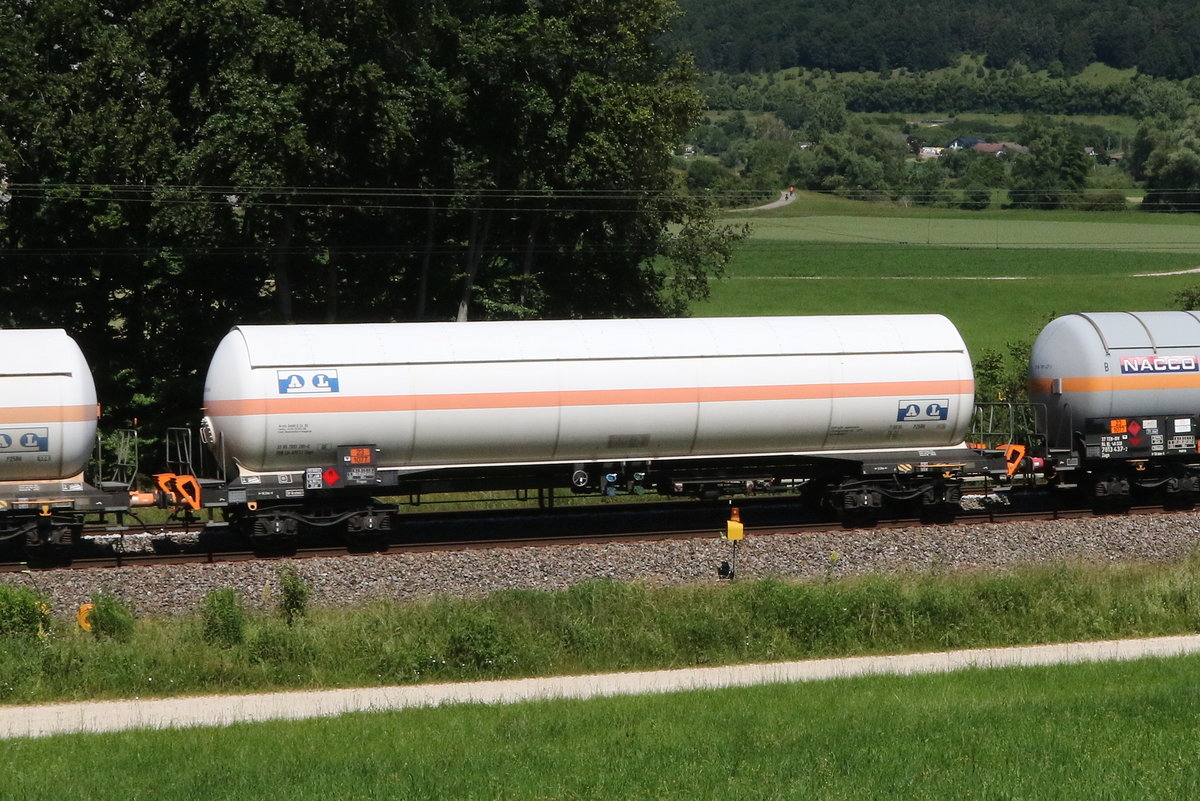 7918 293 (Zagkks) der  Aretz GmbH  am 24. Juni 2020 bei Dollnstein/Altm�hltal.