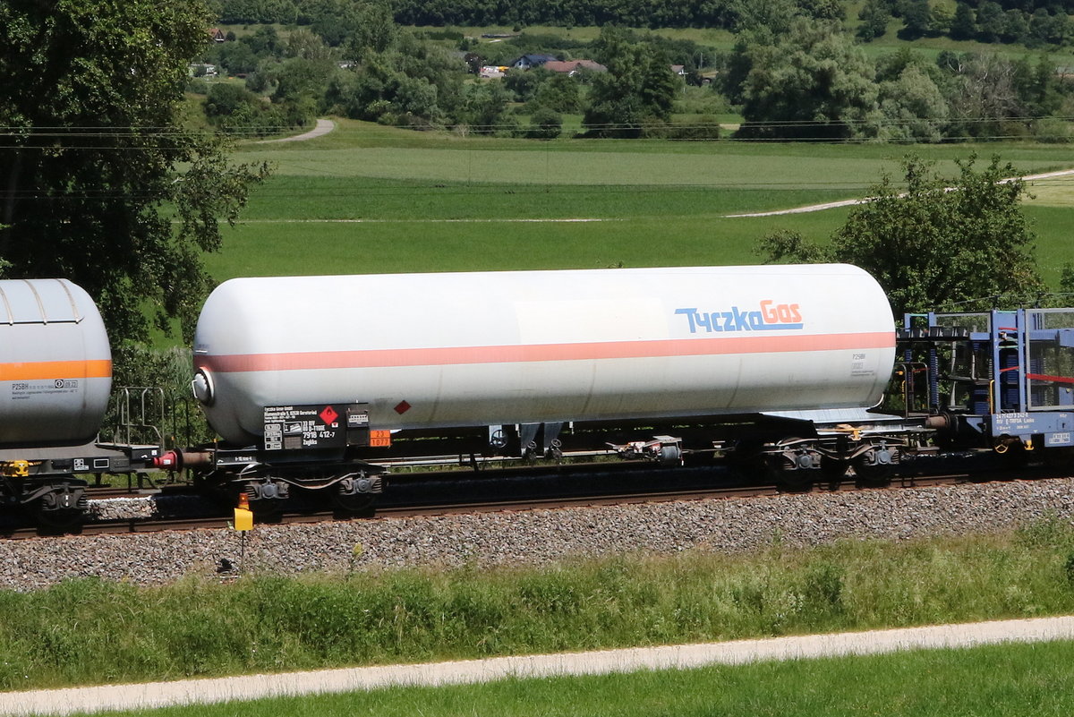 7918 412 (Zagkks) von Tyczka Gas  am 24. Juni 2020 bei Dollnstein/ALtm�hltal.