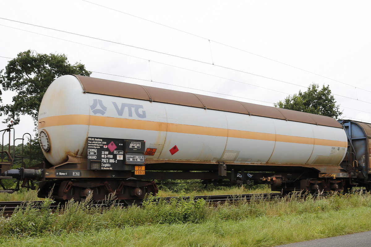 7923 086-2 (Zagkks) von  VTG  am 17. August 2017 bei D�rverden.