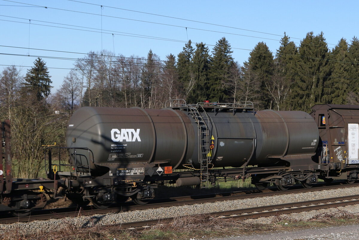 7929 039 (Zacns) von  GATX  am 19. Januar 2022 bei Grabenst�tt.