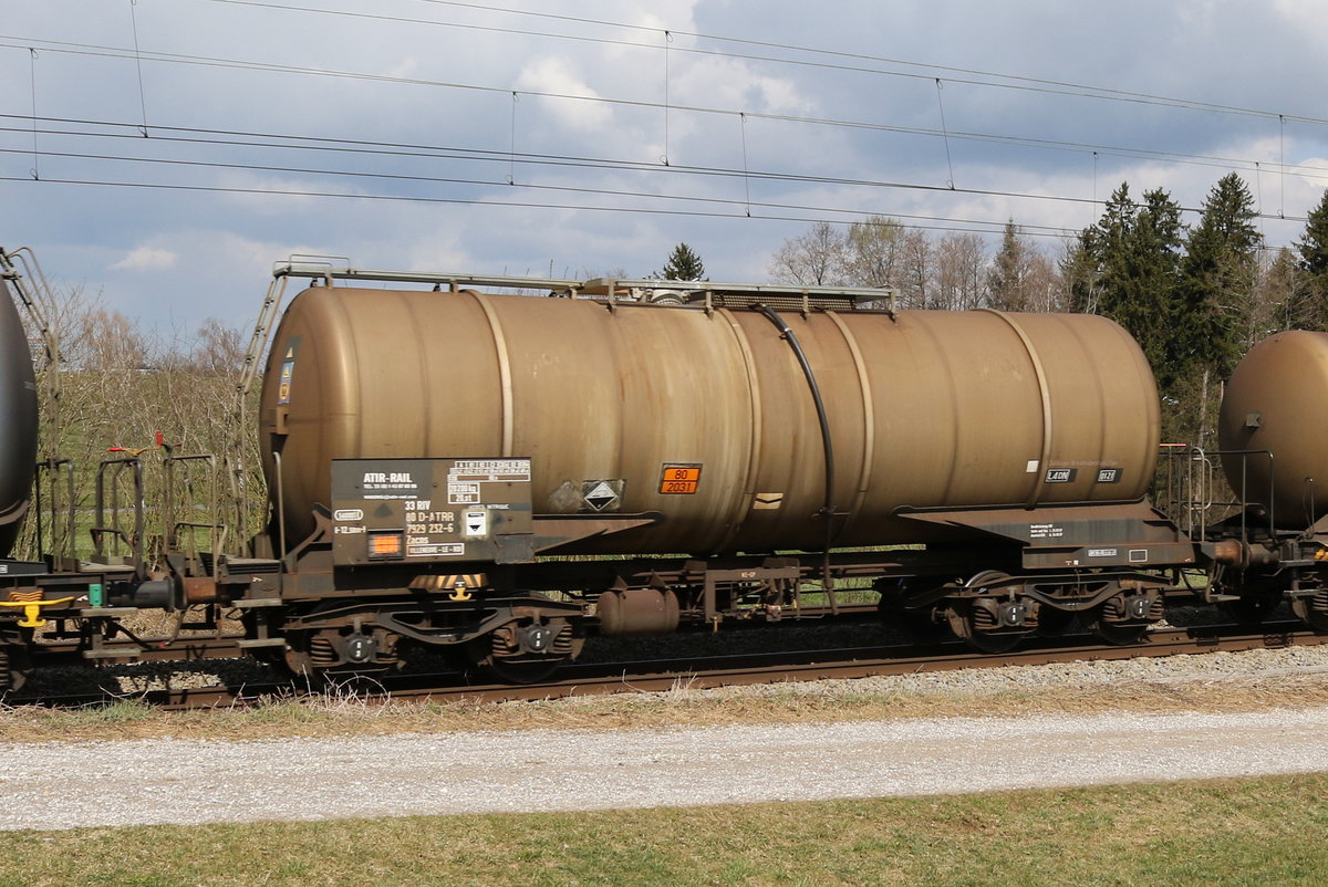 7929 232 (Zacns) von  ATIR-Rail  am 31. M�rz 2020 bei Grabenst�tt.