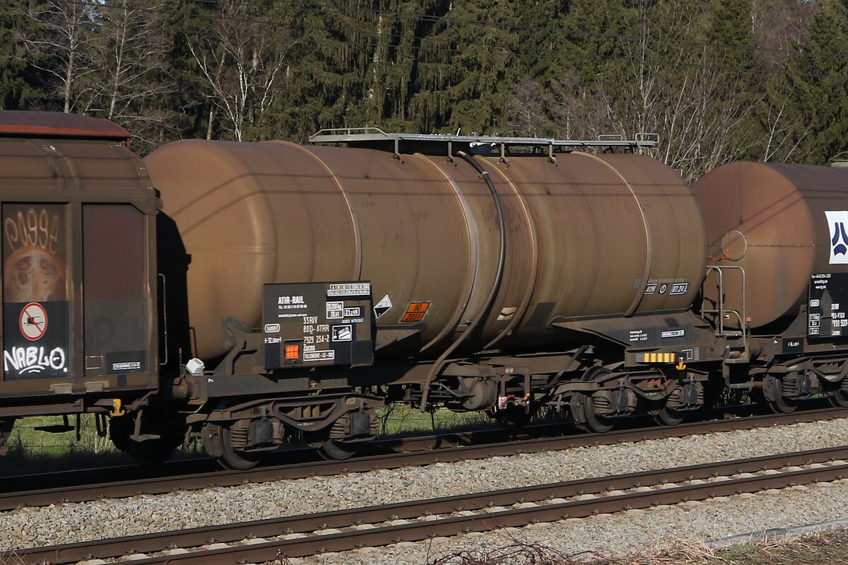 7929 234 (Zacns) von  ATIR-Rail  am 19. Januar 2022 bei Grabenst�tt.