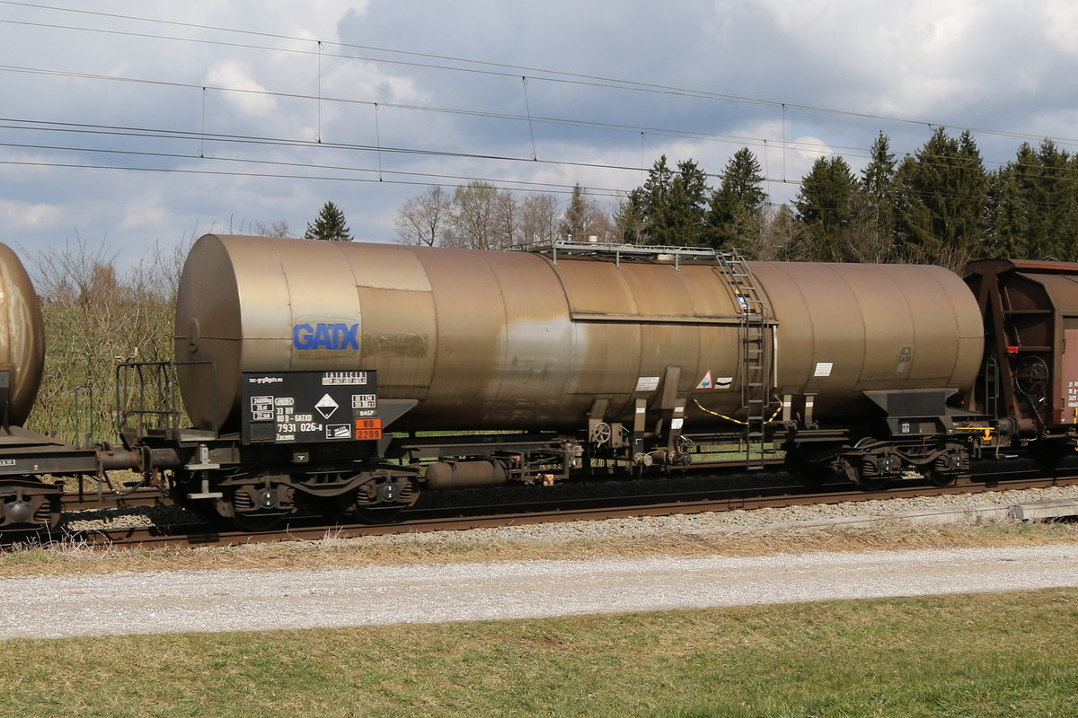 7931 026 (Zacens) von  GATX  am 31. M�rz 2020 bei Grabenst�tt.