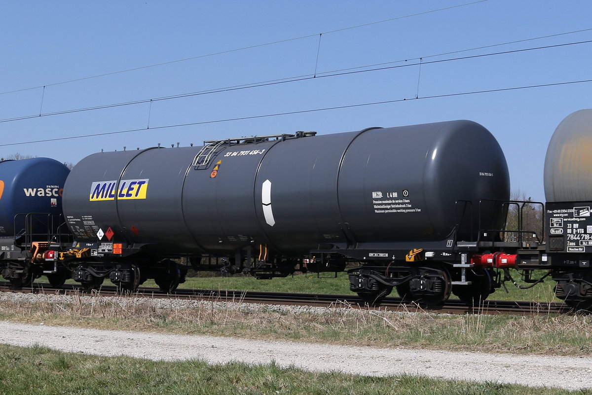7931 456 (Zacns) von  MILLET  am 7. April 2020 bei Grabenst�tt.