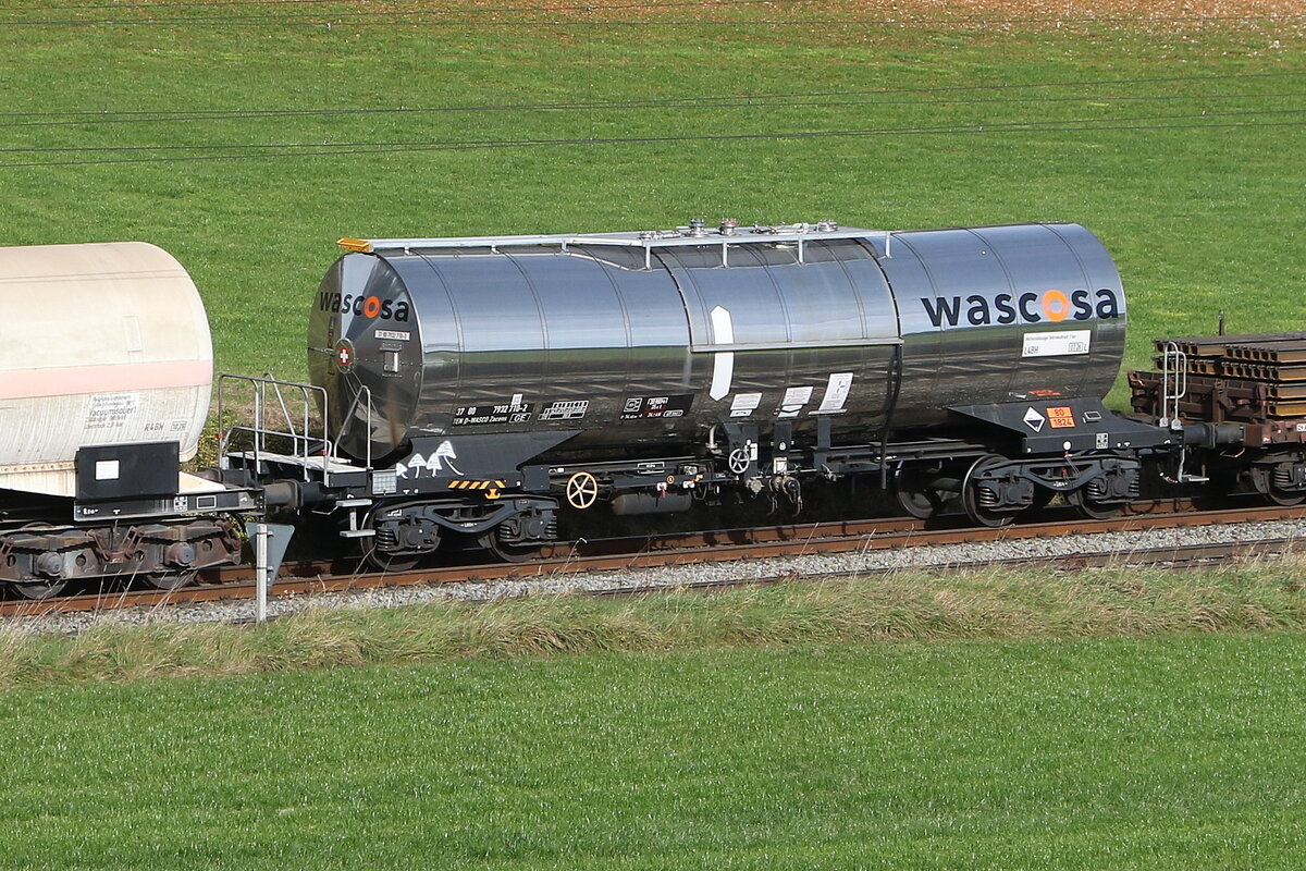 7932 710 (Zacens) von  WASCOSA  am 1. November 2025 bei Axdorf.