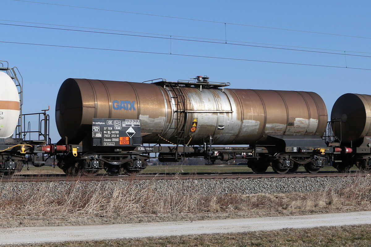 7933 253 (Zacens) von  GATX  am 28. Februar 2022 bei �bersee.
