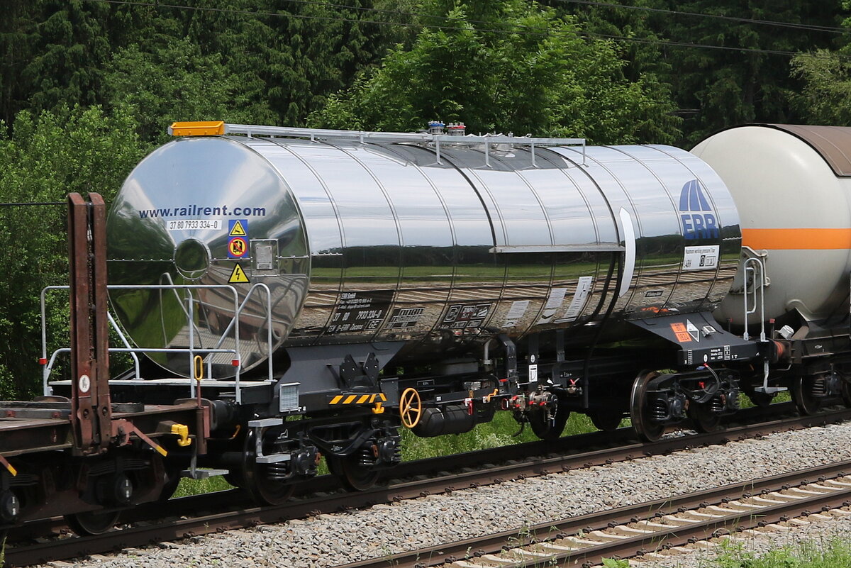 7933 334 (Zacens) von  ERR  am 10. Juni 2021 bei Grabenst�tt.