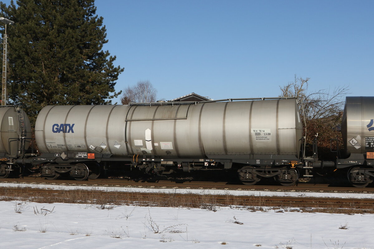 7933 568 (Zacens) von  GATX  am 21. Januar 2026 bei Pirach.
