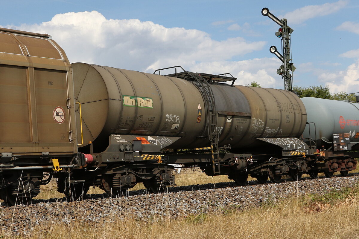 7933 978 (Zacens) von  On Rail  am 2. August 2022 bei Freih�ls/Oberpfalz.