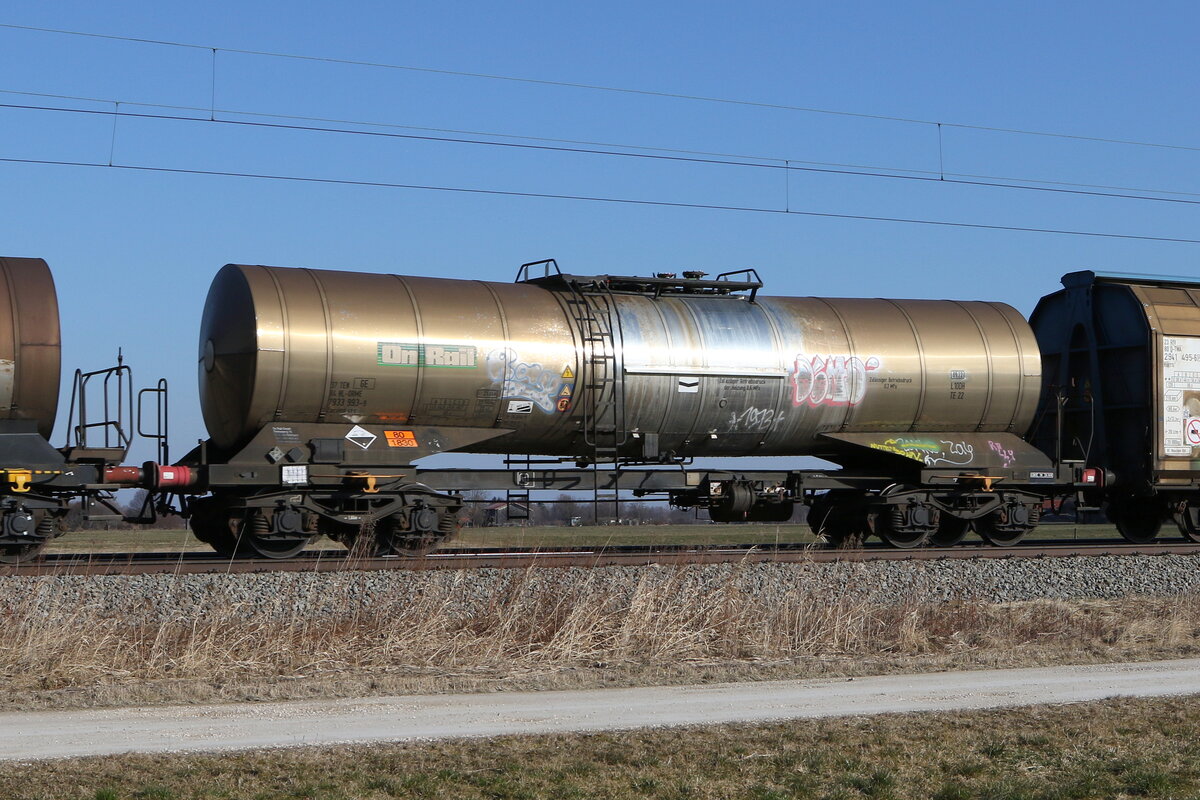 7933 993 (Zacens) von  On Rail  am 28. Februar 2022 bei �bersee.