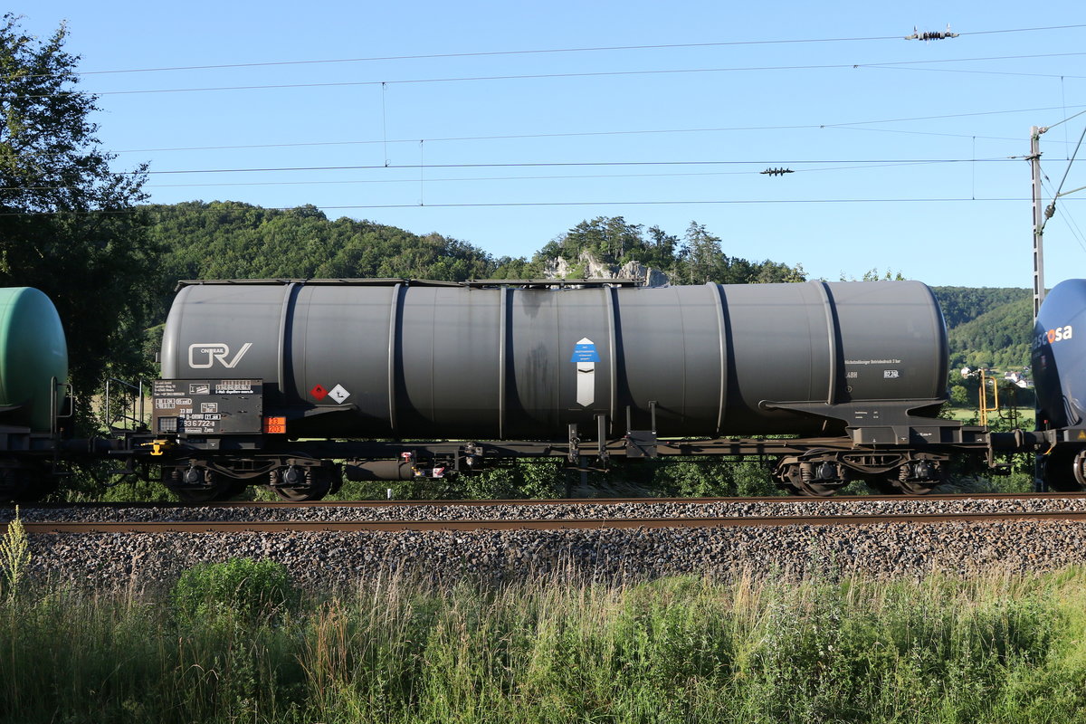 7936 722 (Zans) von  On Rail  am 30. Juni 2020 bei Dollnstein im Altm�hltal.