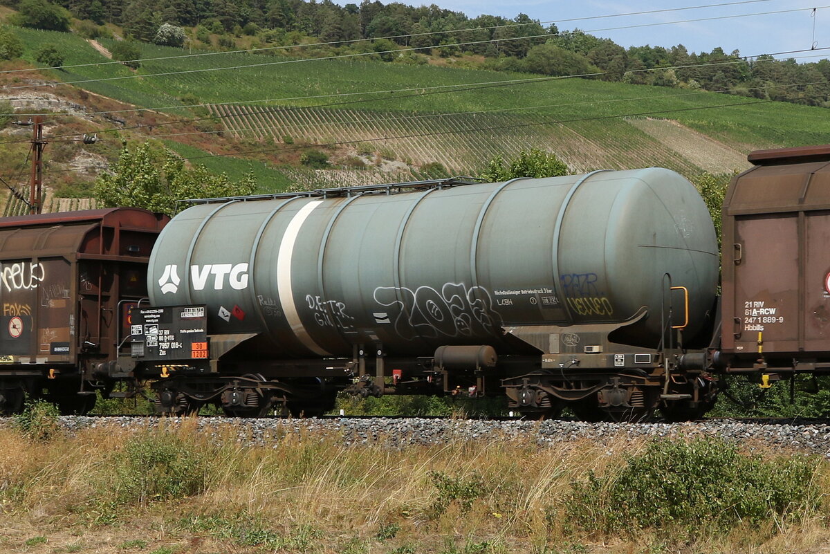 7957 016 (Zas) von  VTG  am 5. August 2022 bei Th�ngersheim.