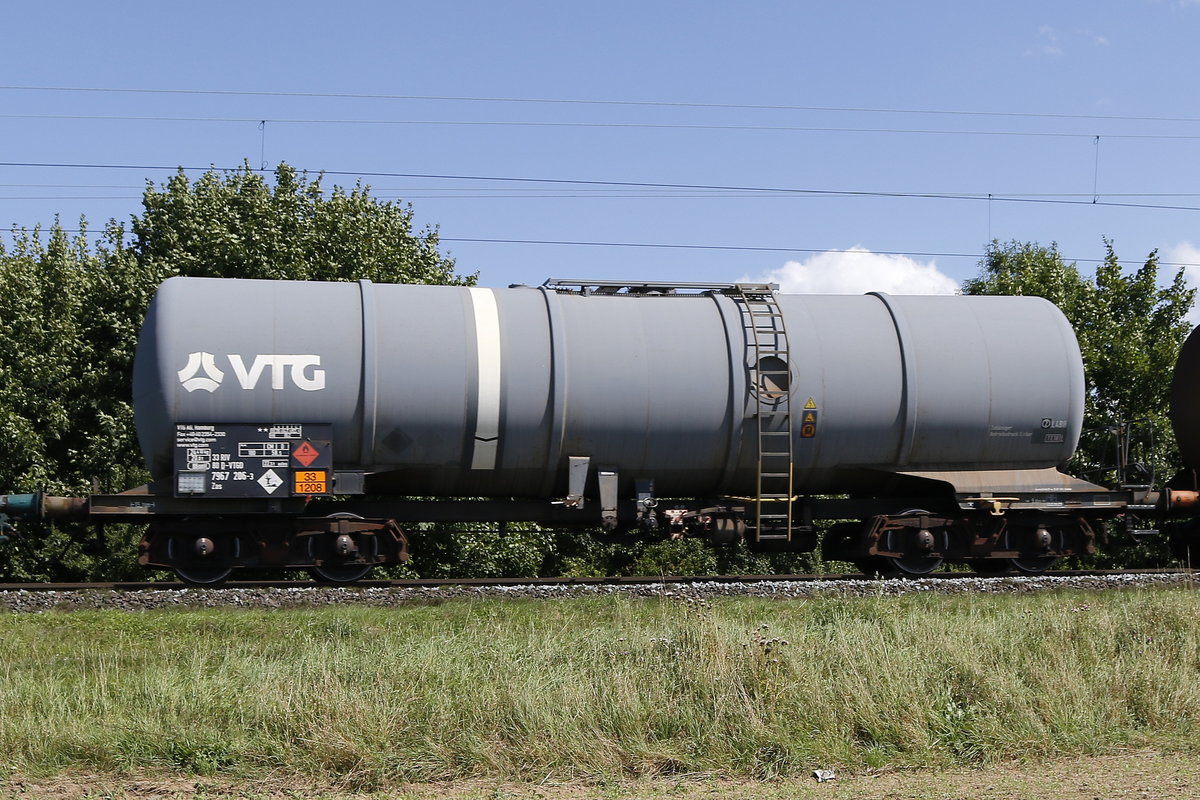 7967 206-3 (Zas) von  VTG  am 19. August 2017 bei Th�ngersheim.