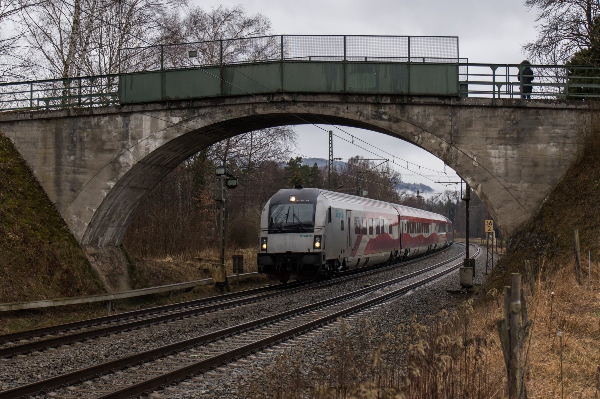 80 90 749 mit dem  Flaggen-Railjet  am 13. Februar 2016 bei �bersee am Chiemsee.