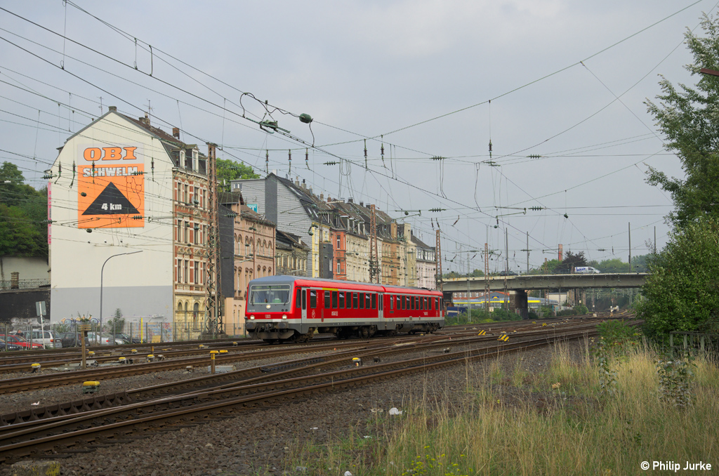 928 509-8 als RB 30798 von Remscheid nach Wuppertal am 25.09.2013 bei der Einfahrt in den Bahnhof Wuppertal-Oberbarmen.
