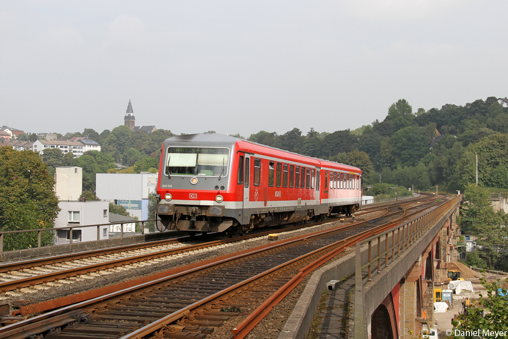 Der 628 509 bei Wuppertal-Rauenthal am 25.09.2013 