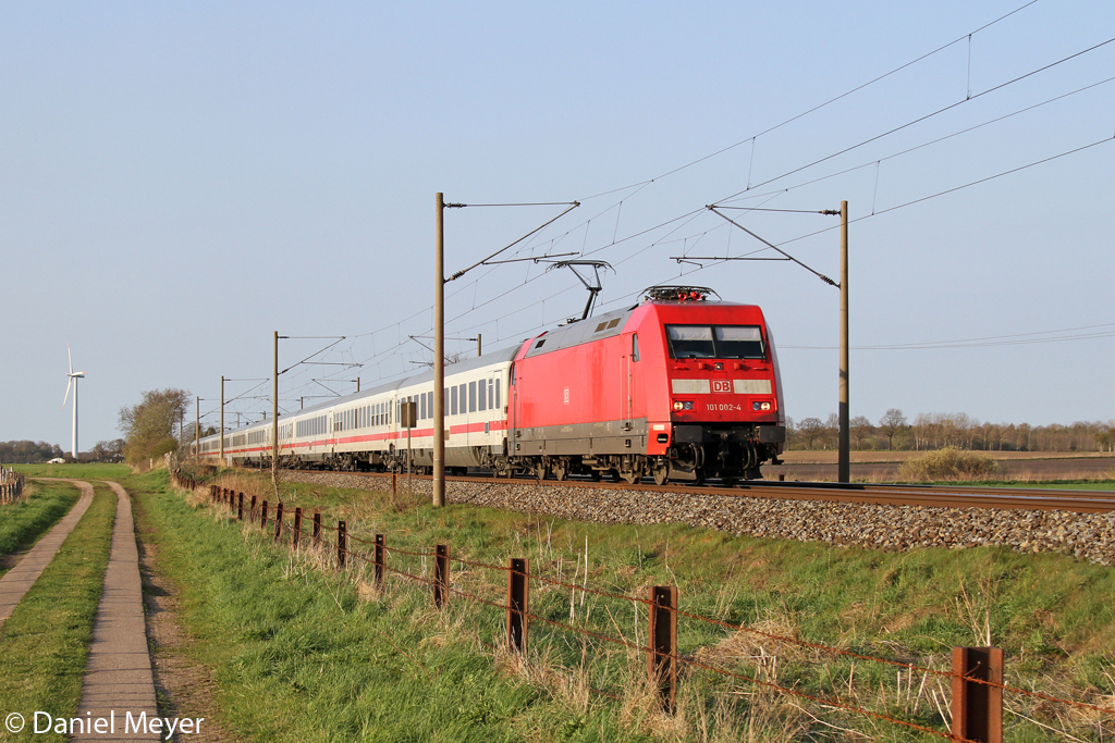 Die 101 002-4 bei Quarnstedt am 04,05,2013