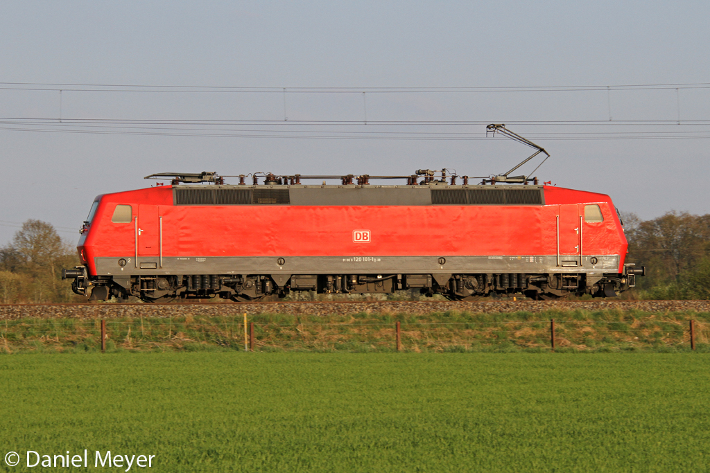 Die 120 101-1 bei Quarnstedt am 05,05,13 