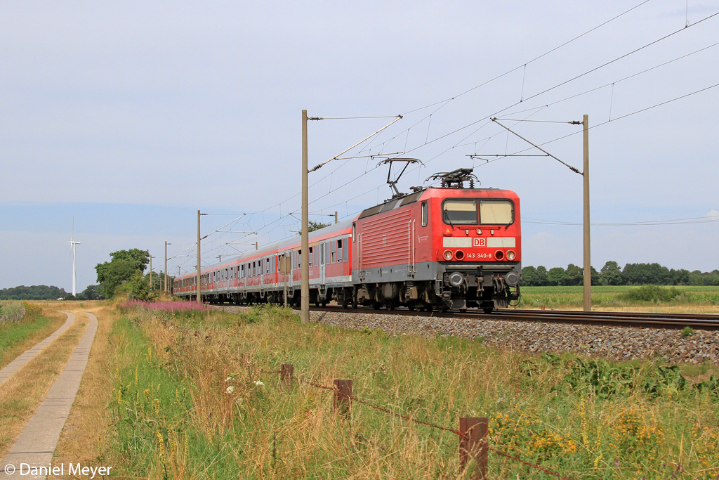 Die 143 340-8 bei Quarnstedt am 26.07.2013