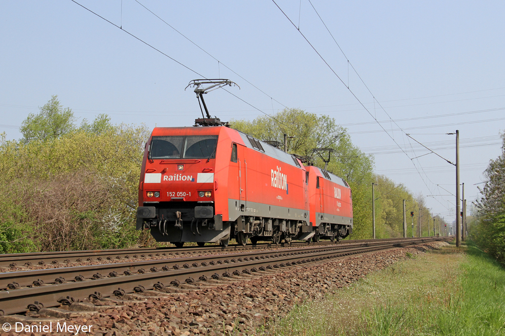 Die 152 050-1 und 152 094-9 in Hamburg-Moorburg am 04,05,2013