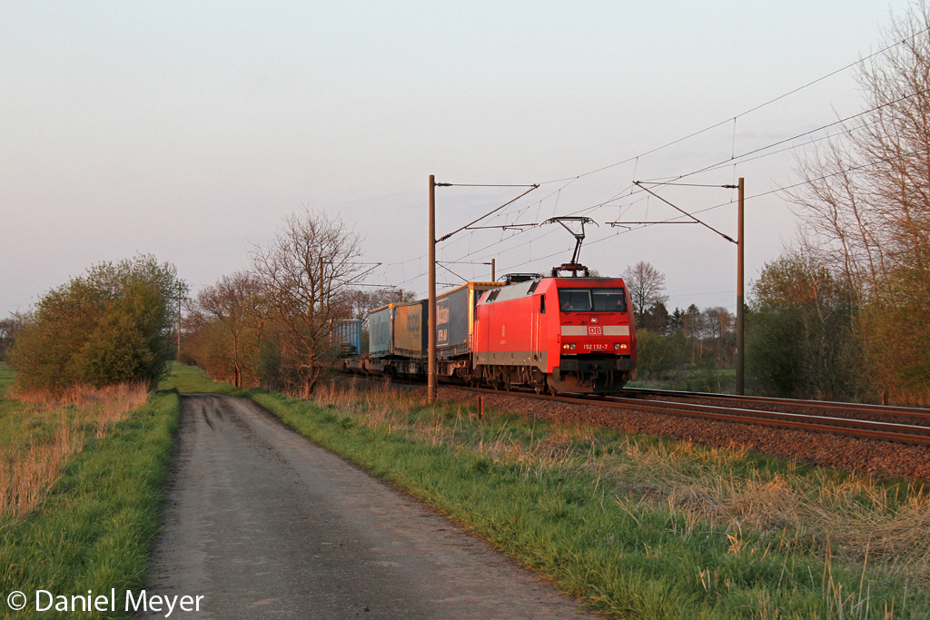 Die 152 132-7 bei Quarnstedt am 05,05,13 