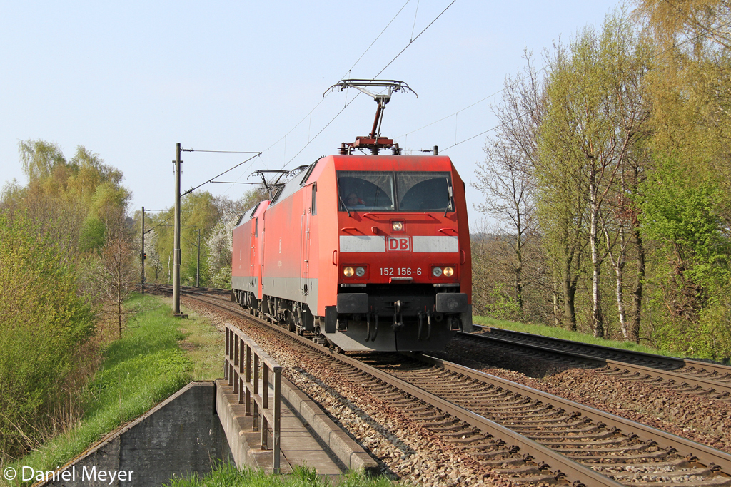 Die 152 156-6 und 152 051-9 in Hamburg-Moorburg am 04,05,2013