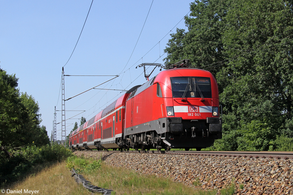 Die 182 001 in Erkner am 02.08.2013 