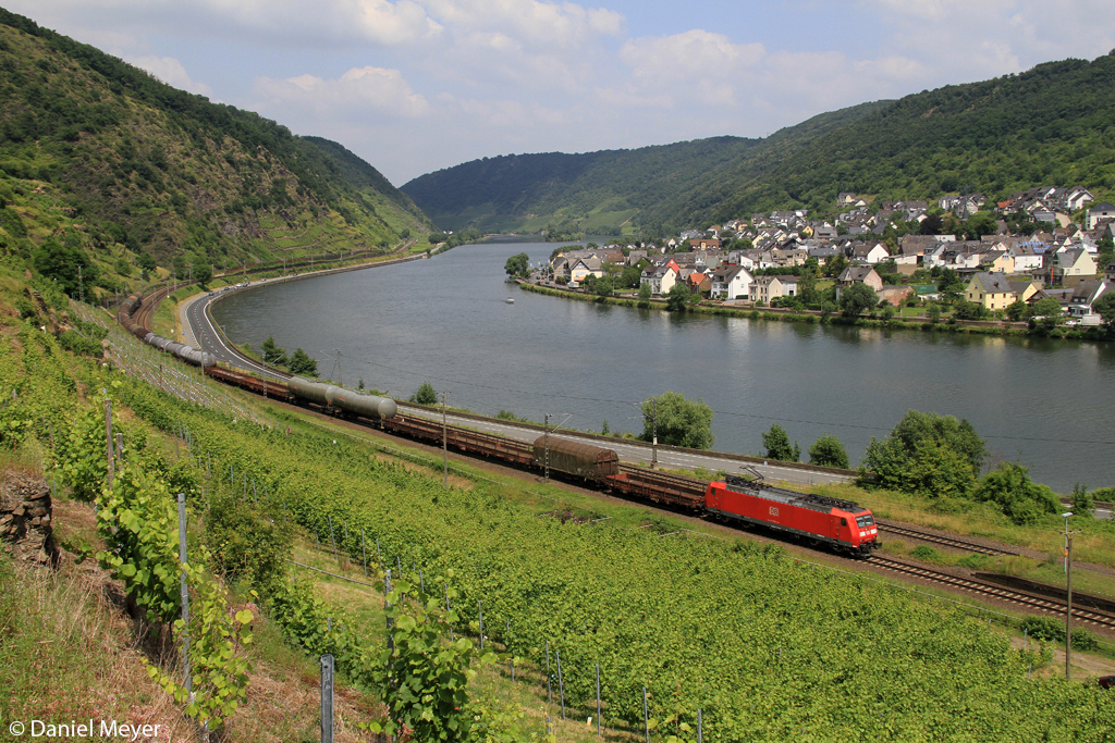 Die 185 024-7 in Kattenes am 12.07.2013