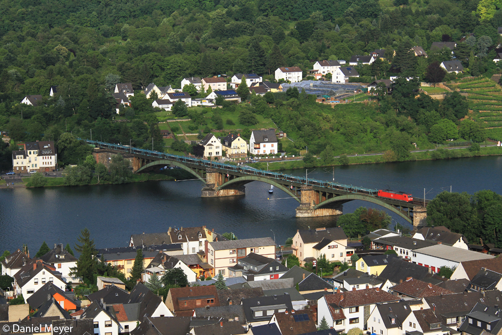 Die 185 077-5 auf der G�lser Eisenbahnbr�cke in Koblenz am 11.07.2013