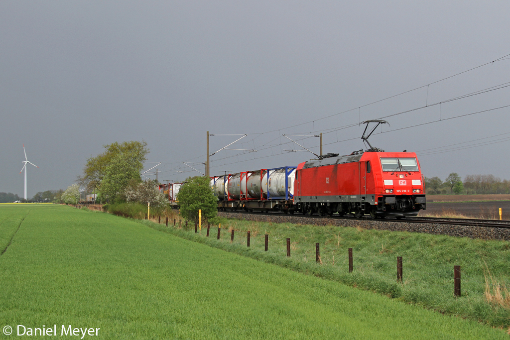 Die 185 210-2 bei Quarnstedt am 08,05,13 