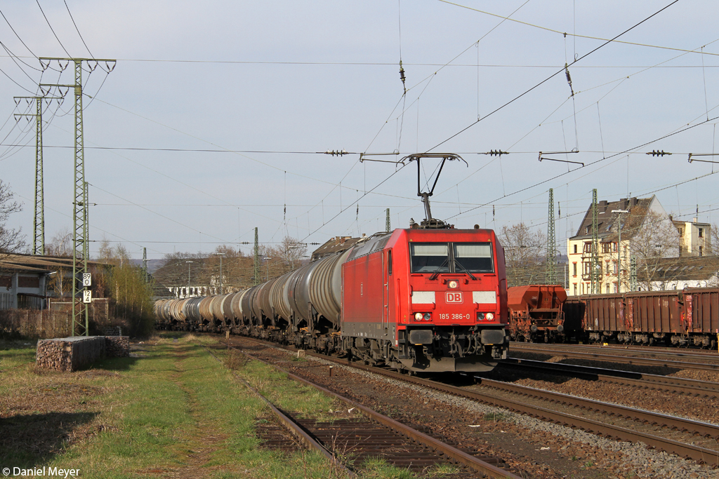 Die 185 386-0 in Koblenz L�tzel am 29.03.2014