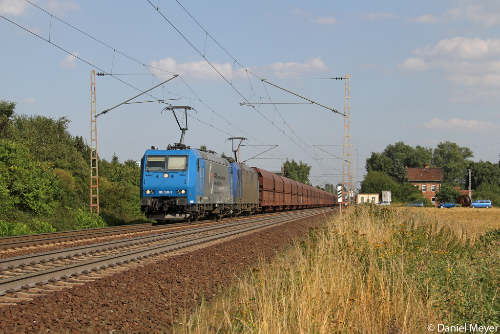 Die 185 530-3 und 185-CL 008 in V�hrum am 05.08.2013 