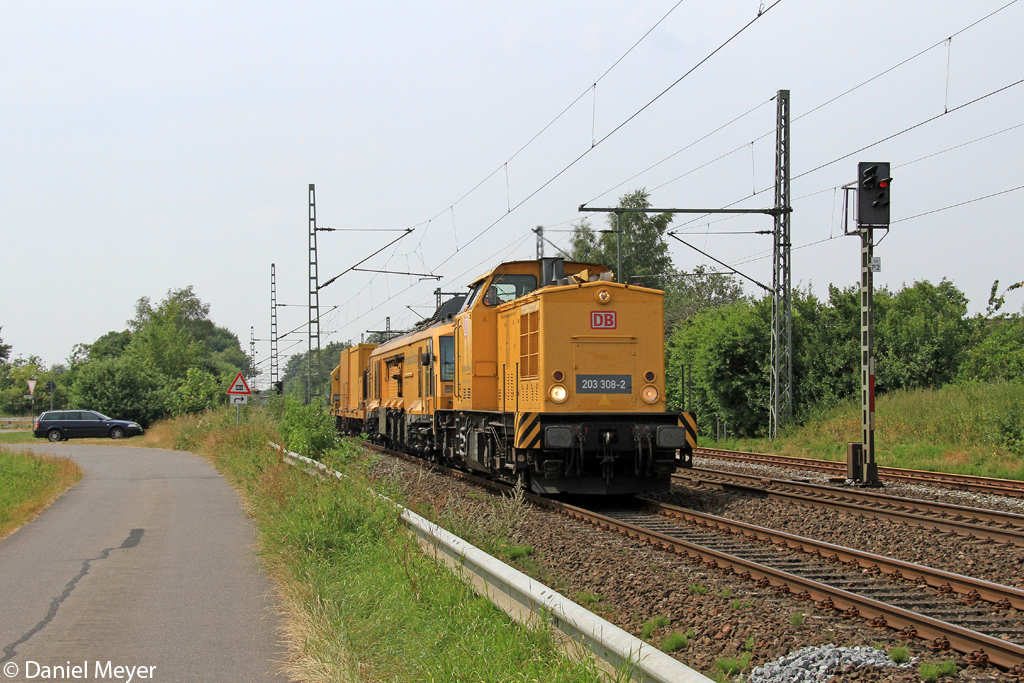 Die 203 308-2 in Brokstedt am 26.07.2013 