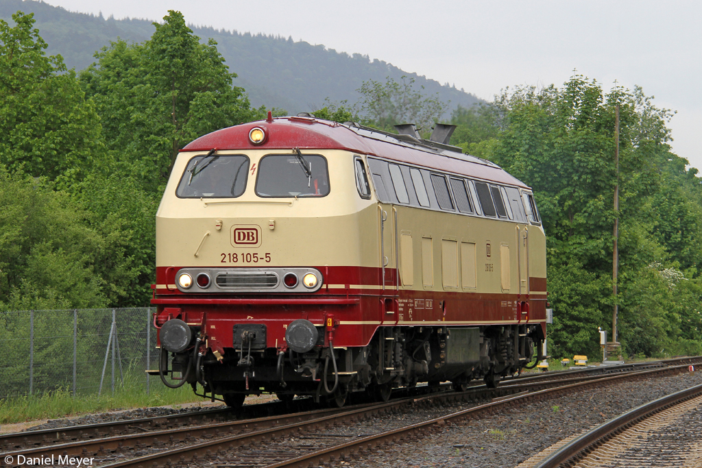 Die 218 105-5 in Miltenberg am 01.05.2014