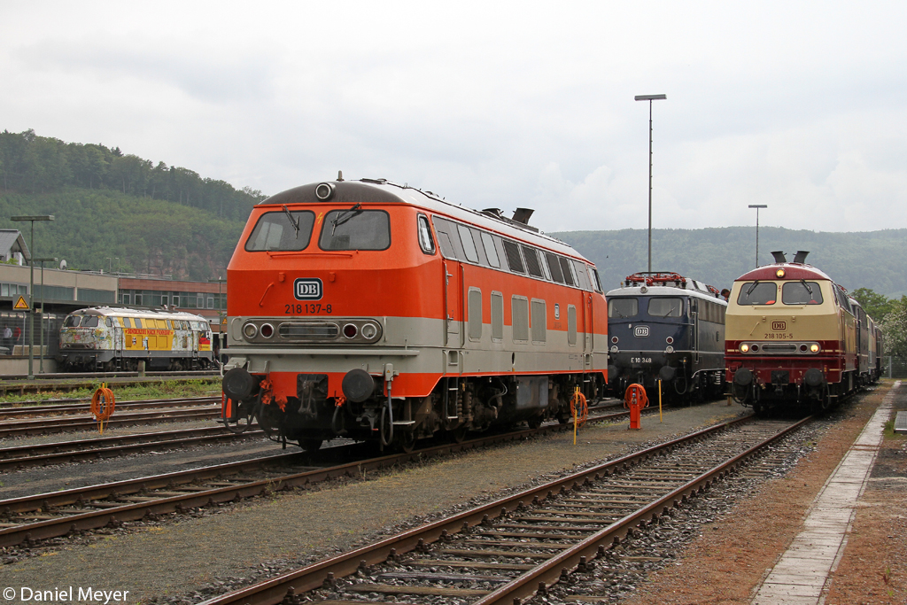 Die 218 212-9, 218 137-8 und 218 105-5 in Miltenberg am 01.05.2014
